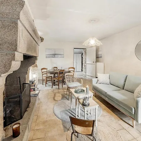 1 Bedroom Awesome In Tremblay * Les Portes du Coglais
